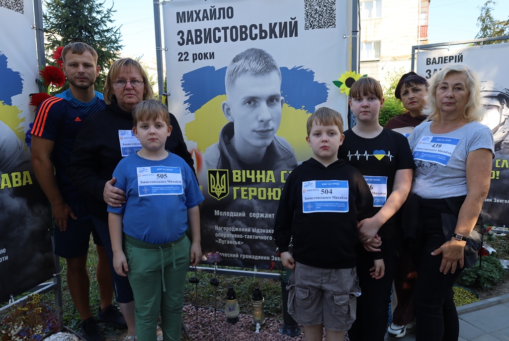 «Шаную воїнів, біжу за Героїв України»: у Звягелі вшанували пам’ять полеглих захисників