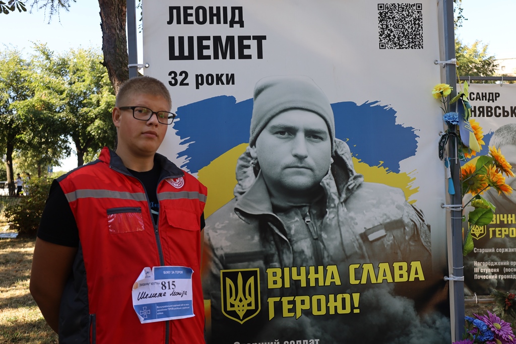 «Шаную воїнів, біжу за Героїв України»: у Звягелі вшанували пам’ять полеглих захисників