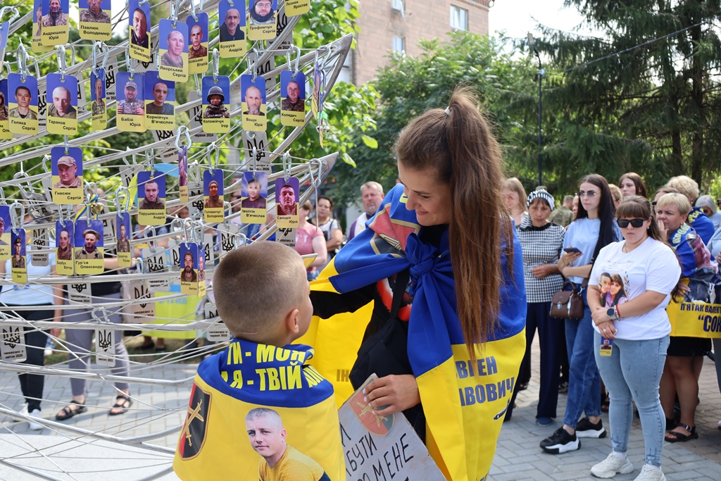 «Ми пам’ятаємо. Ми шукаємо. Ми чекаємо»: у Звягелі відбувся «НАДІЯ FEST»