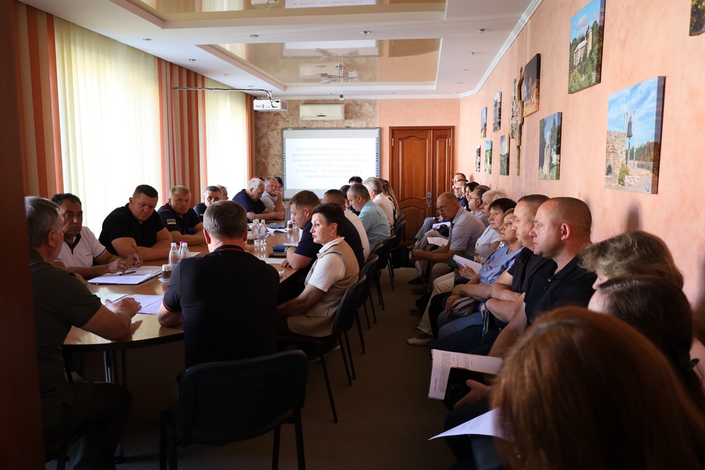 Позачергове засідання комісії ТЕБ та НС: посилення безпекових заходів у Звягелі