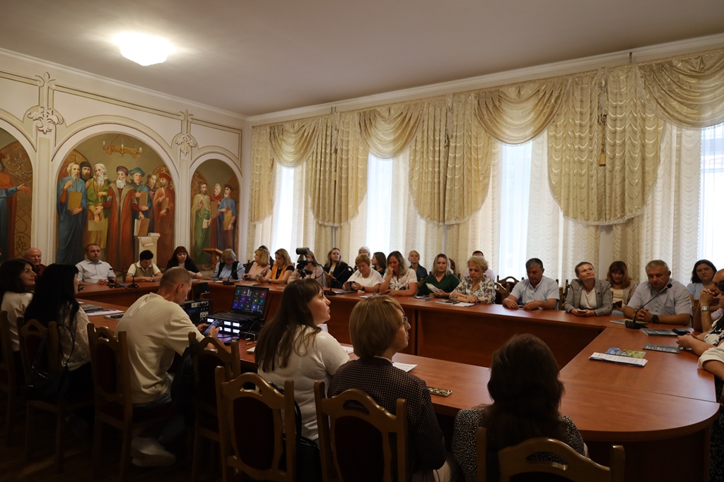Поїздка до Національного університету «Острозька делегації освітян