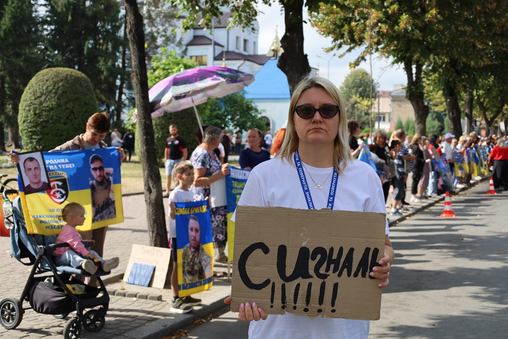 «Ми пам’ятаємо. Ми шукаємо. Ми чекаємо»: у Звягелі відбувся «НАДІЯ FEST»