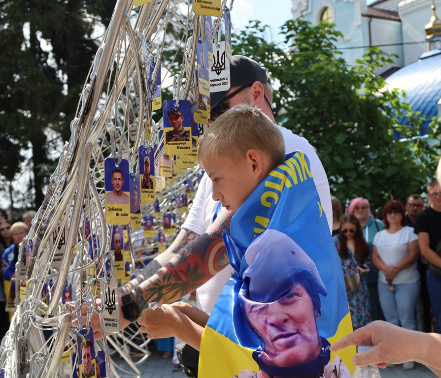 «Ми пам’ятаємо. Ми шукаємо. Ми чекаємо»: у Звягелі відбувся «НАДІЯ FEST»