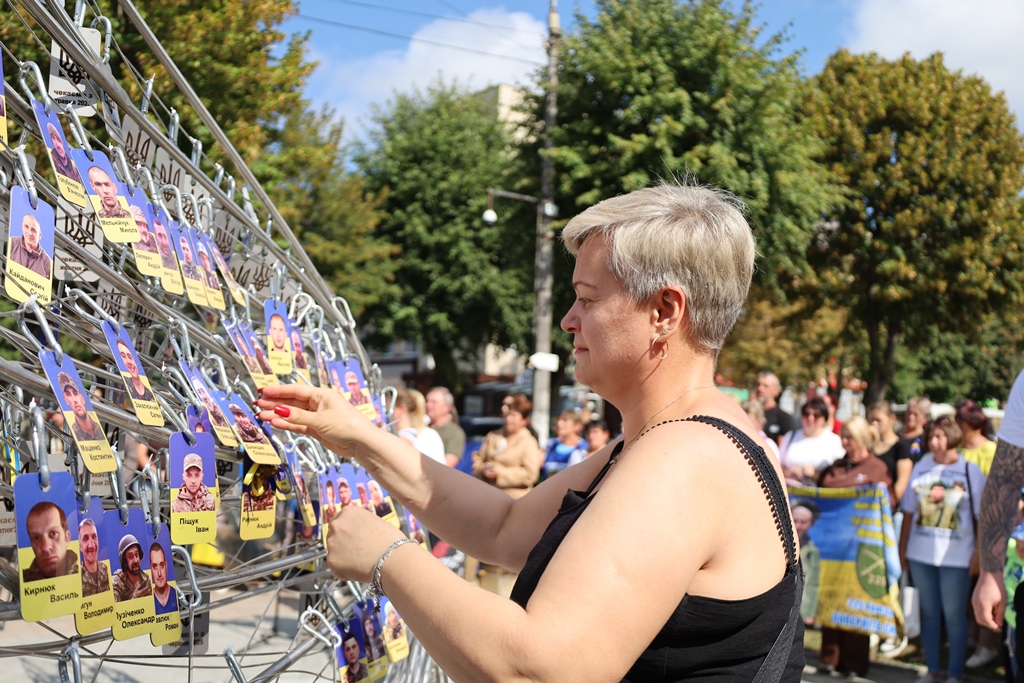 «Ми пам’ятаємо. Ми шукаємо. Ми чекаємо»: у Звягелі відбувся «НАДІЯ FEST»