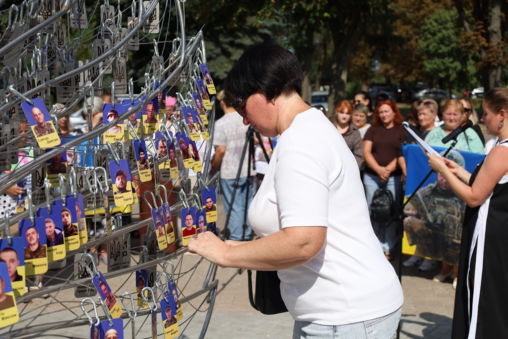 «Ми пам’ятаємо. Ми шукаємо. Ми чекаємо»: у Звягелі відбувся «НАДІЯ FEST»