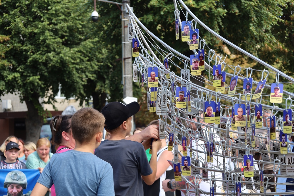 «Ми пам’ятаємо. Ми шукаємо. Ми чекаємо»: у Звягелі відбувся «НАДІЯ FEST»