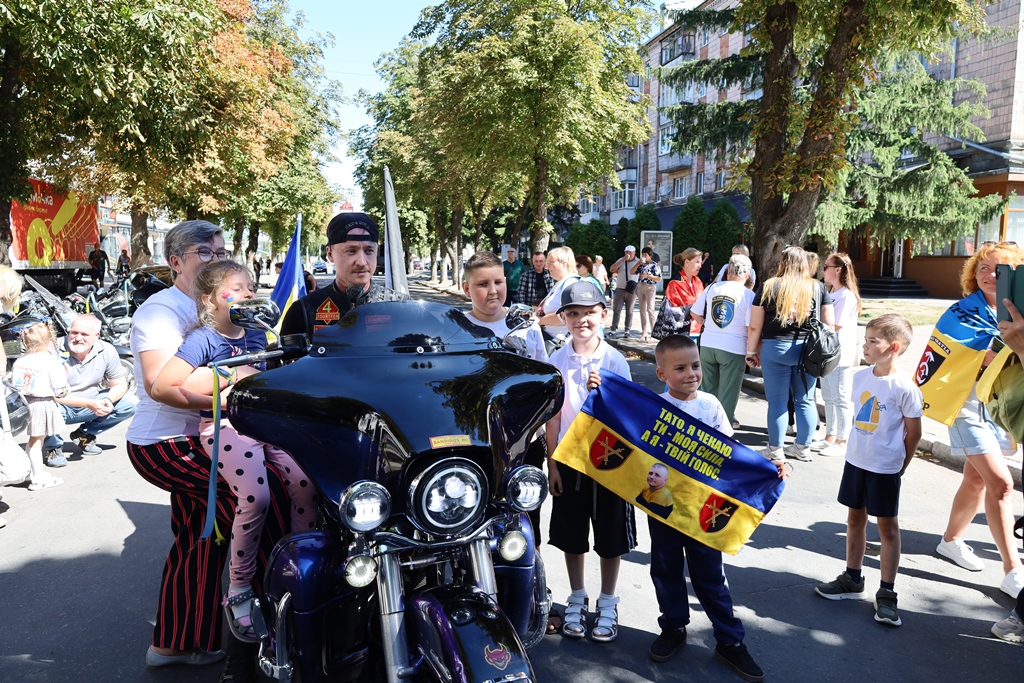 «Ми пам’ятаємо. Ми шукаємо. Ми чекаємо»: у Звягелі відбувся «НАДІЯ FEST»