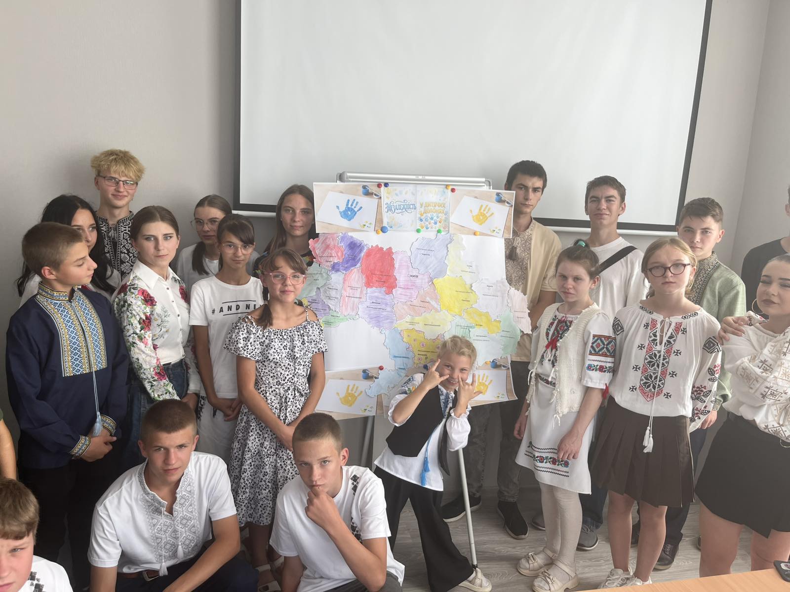 «Незалежність у дитячих долонях»: у Звягелі створили карту єдиної України