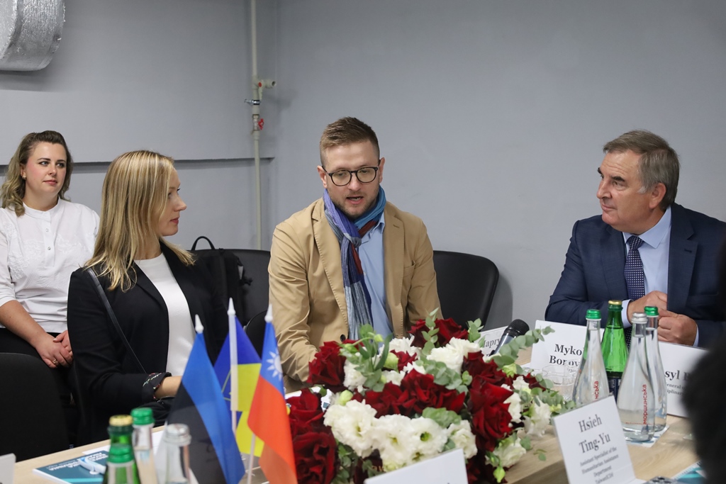 У Звягелі обговорили подальші кроки зі створення Центру медичної реабілітації