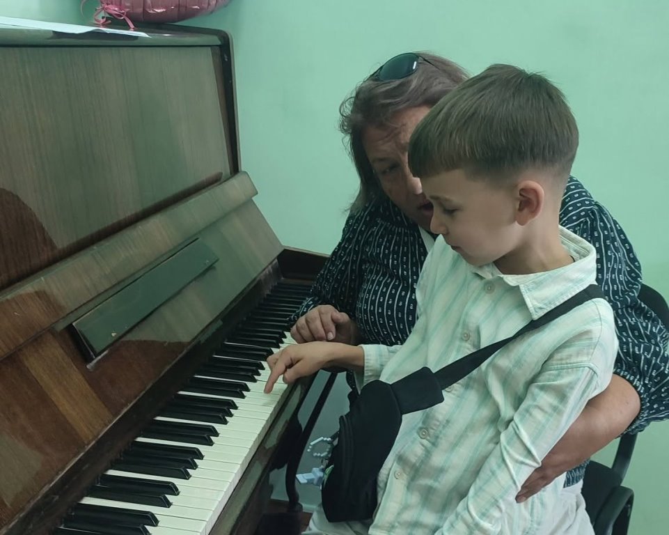 Перші ноти, перші штрихи, перші кроки до мрії: у Звягельській школі мистецтв триває набір учнів