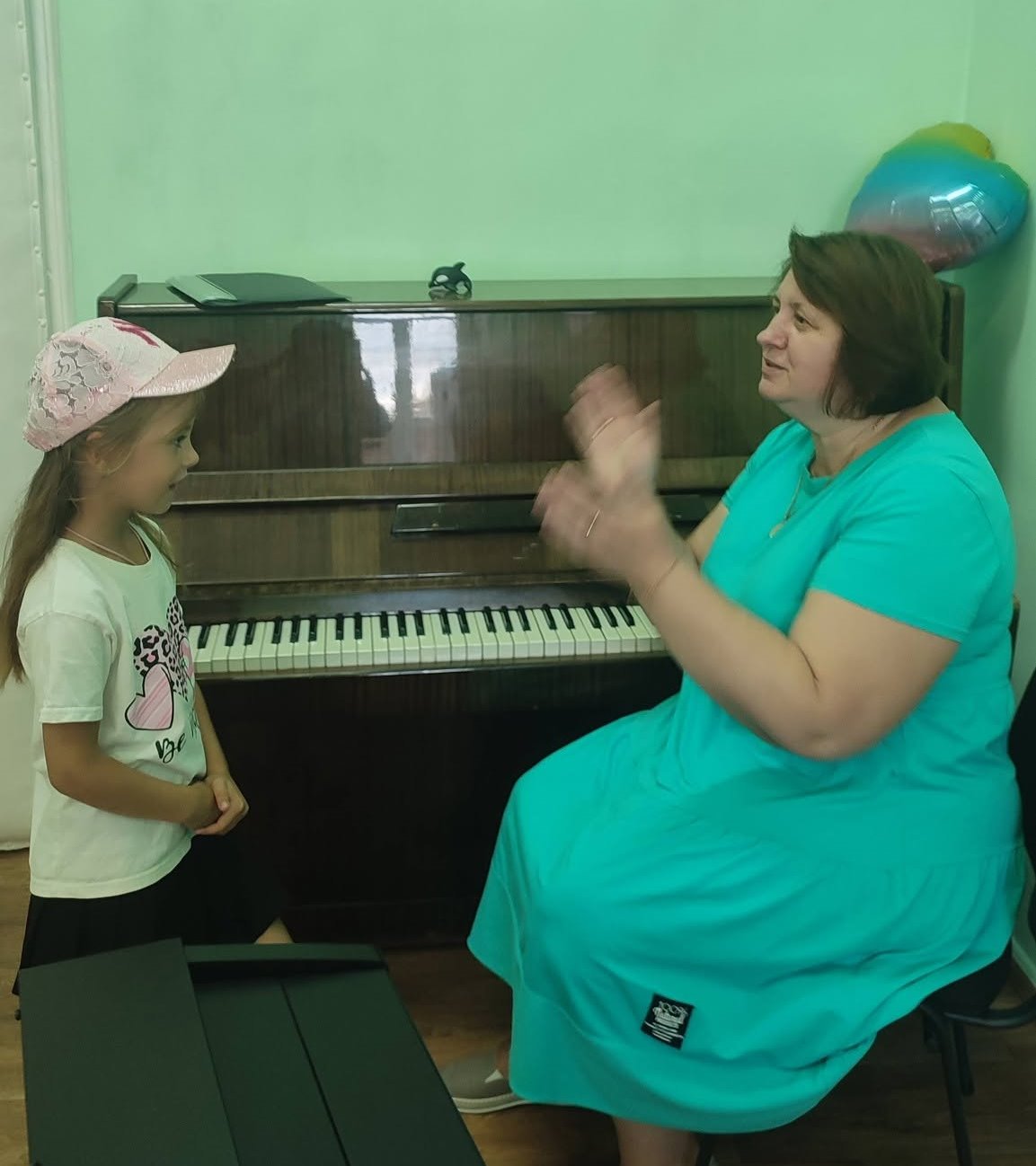 Перші ноти, перші штрихи, перші кроки до мрії: у Звягельській школі мистецтв триває набір учнів