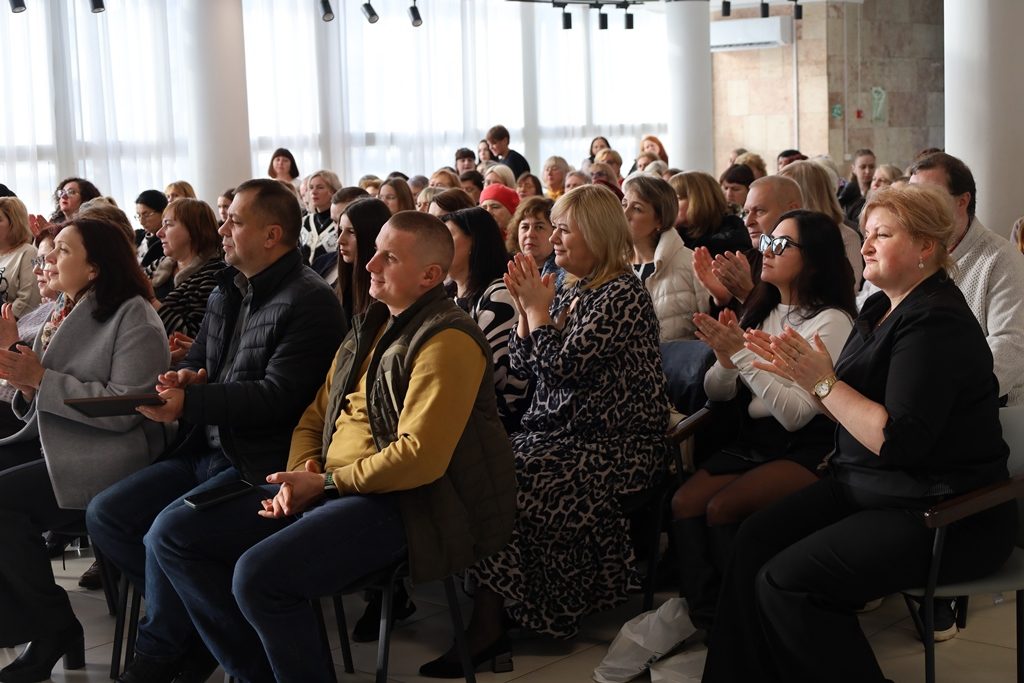 Турбота, підтримка, людяність: у Звягелі привітали працівників соціальної сфери