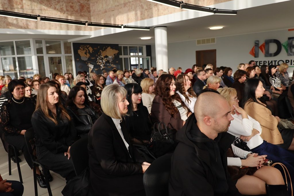 Турбота, підтримка, людяність: у Звягелі привітали працівників соціальної сфери