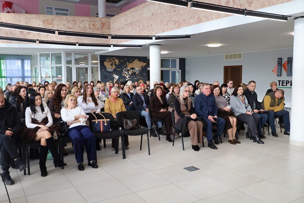Турбота, підтримка, людяність: у Звягелі привітали працівників соціальної сфери