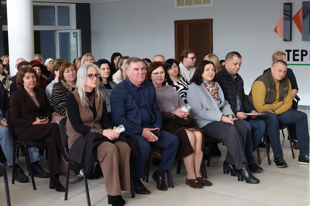 Турбота, підтримка, людяність: у Звягелі привітали працівників соціальної сфери