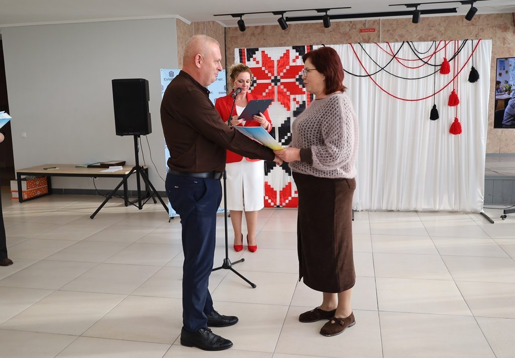 Турбота, підтримка, людяність: у Звягелі привітали працівників соціальної сфери