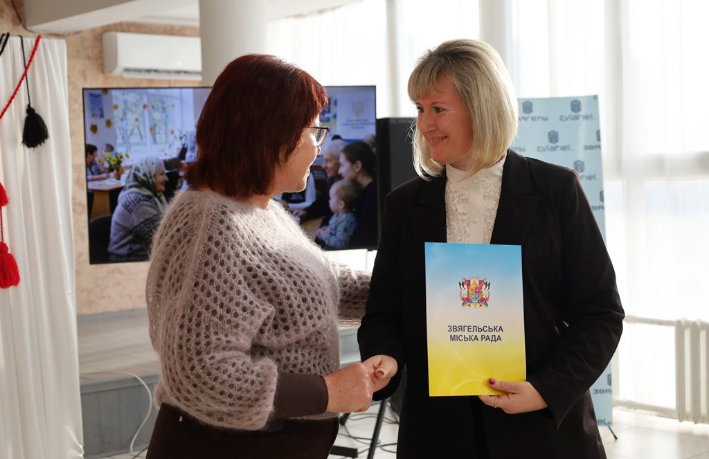 Турбота, підтримка, людяність: у Звягелі привітали працівників соціальної сфери