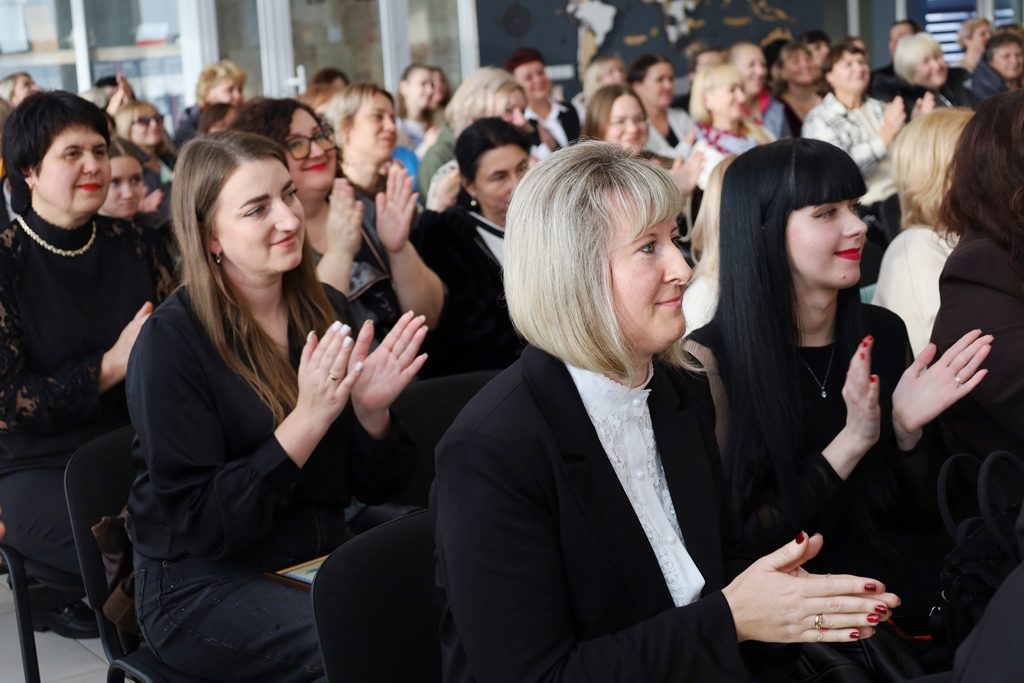Турбота, підтримка, людяність: у Звягелі привітали працівників соціальної сфери