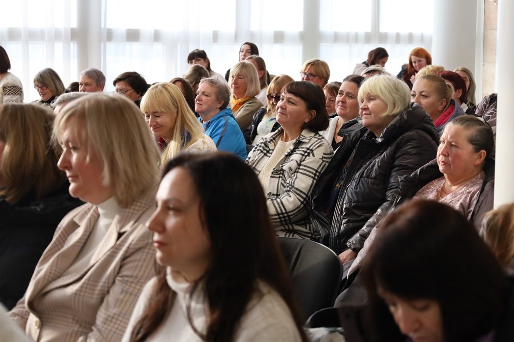 Турбота, підтримка, людяність: у Звягелі привітали працівників соціальної сфери