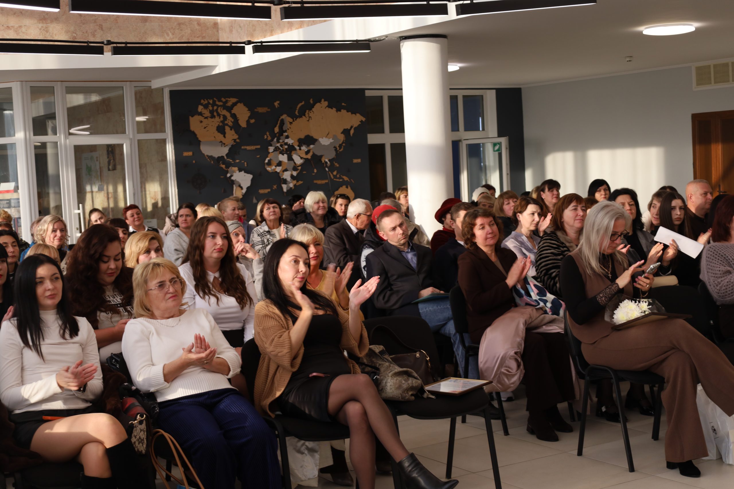 Турбота, підтримка, людяність: у Звягелі привітали працівників соціальної сфери