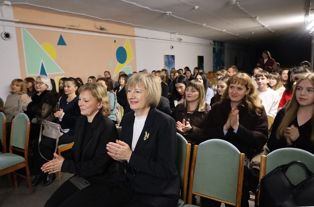 Енергія змін та тріумф дитячих ідей: у Звягелі нагородили переможців інклюзивного шкільного громадського бюджету та стипендіатів міського голови