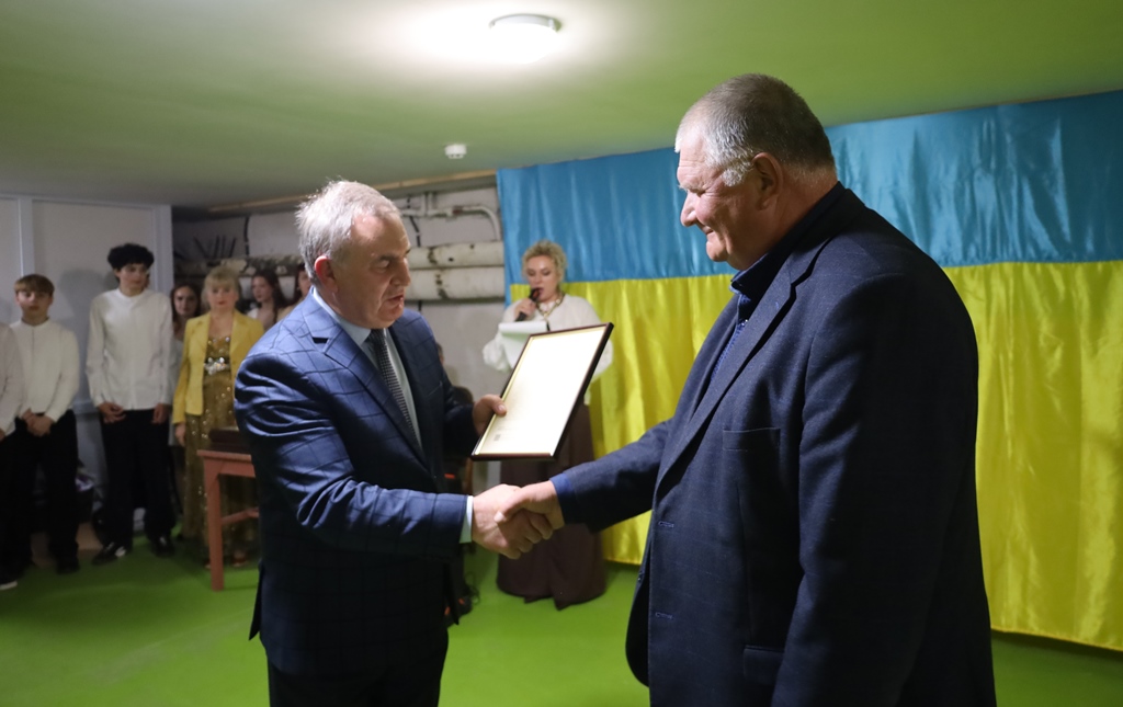 У Звягелі відбулися урочистості до Дня працівників освіти