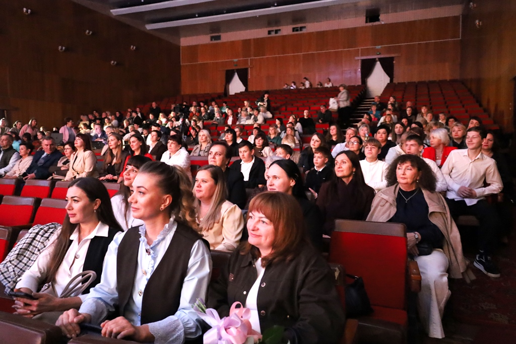 У Звягелі відбулися урочистості до Дня працівників освіти