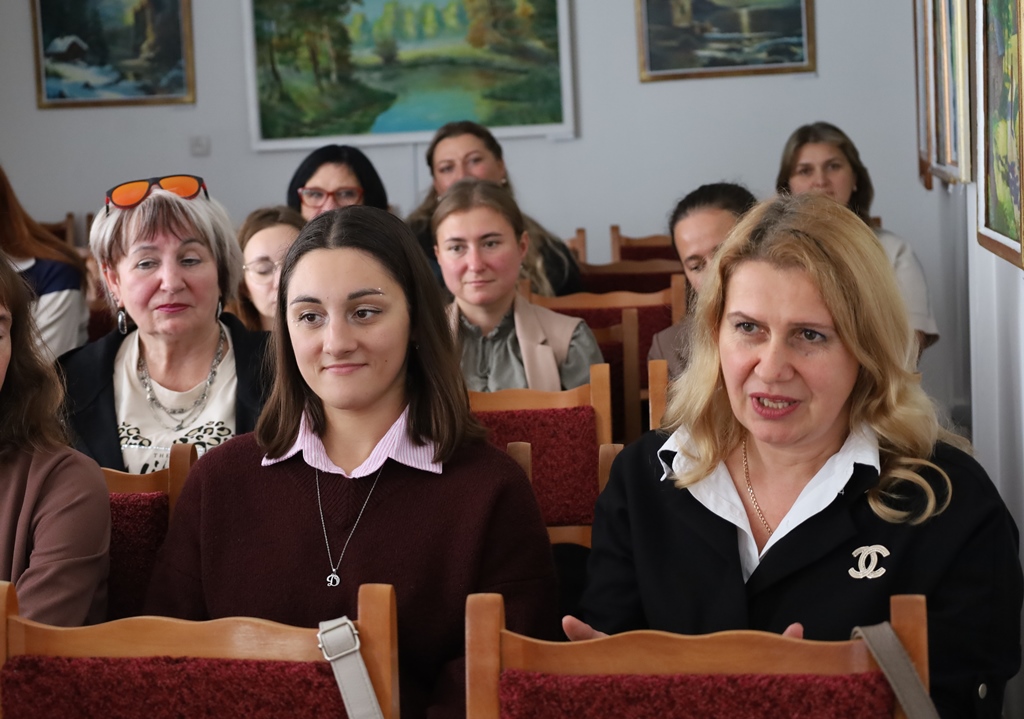 Про силу слова, людей і Україну: у Звягелі зустрілися з Тамарою Горіха Зерня