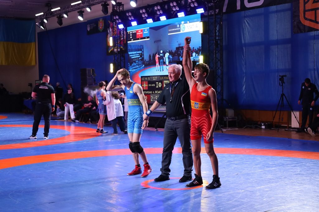 ЗВЯГЕЛЬ ПРИЙМАВ ЧЕМПІОНАТ УКРАЇНИ З ВІЛЬНОЇ БОРОТЬБИ СЕРЕД ЮНАКІВ ТА ДІВЧАТ U16