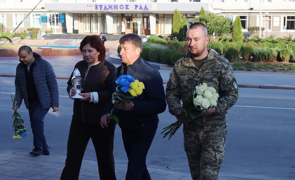 У Звягелі поіменно вшанували полеглих Захисників і Захисниць України