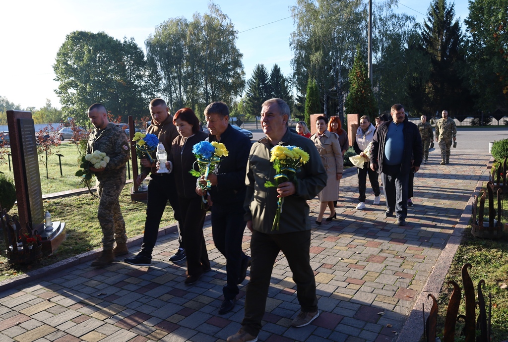 У Звягелі поіменно вшанували полеглих Захисників і Захисниць України