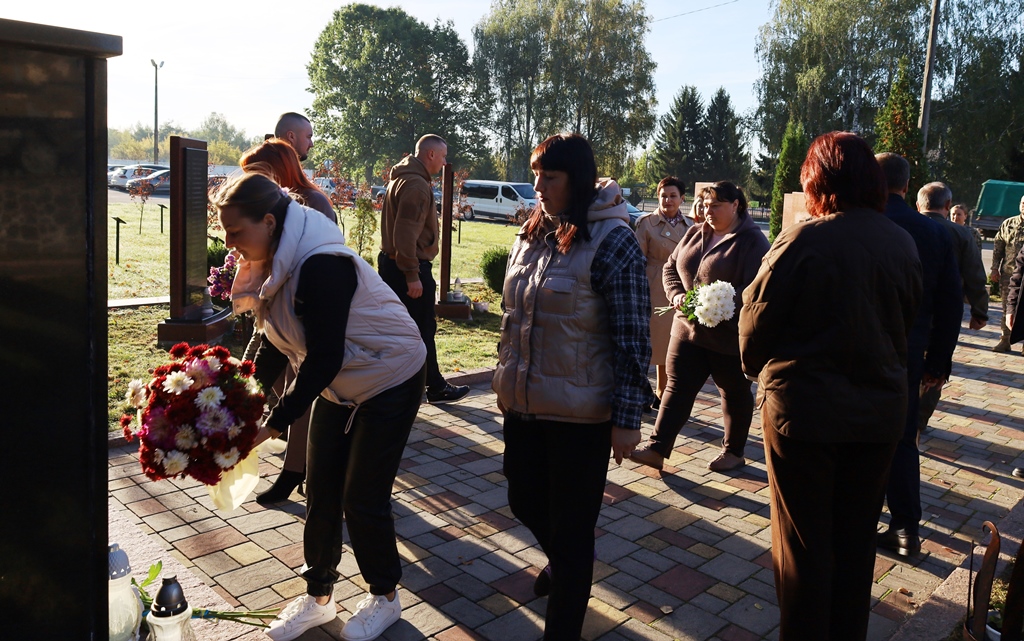 У Звягелі поіменно вшанували полеглих Захисників і Захисниць України