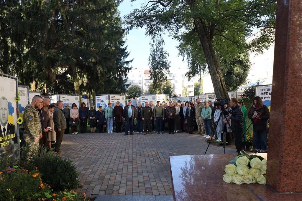 У Звягелі поіменно вшанували полеглих Захисників і Захисниць України