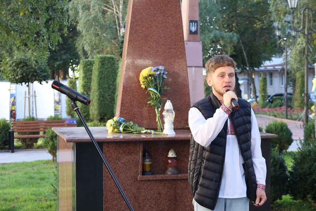 У Звягелі поіменно вшанували полеглих Захисників і Захисниць України