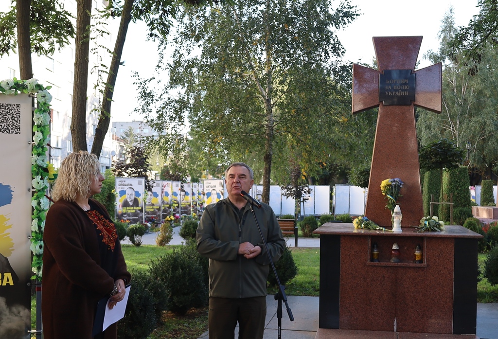 У Звягелі поіменно вшанували полеглих Захисників і Захисниць України