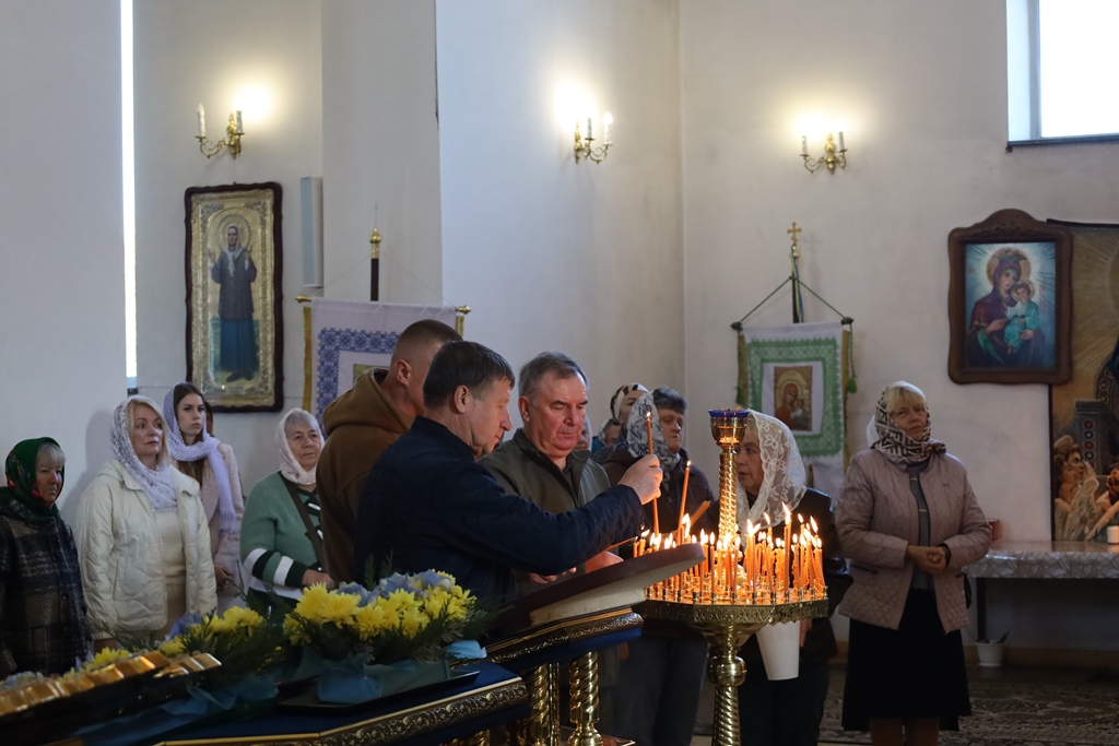 У Звягелі поіменно вшанували полеглих Захисників і Захисниць України