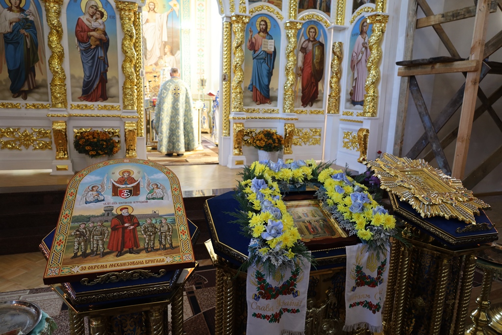 У Звягелі поіменно вшанували полеглих Захисників і Захисниць України